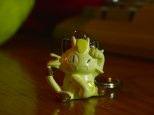 A little Meowth keychain